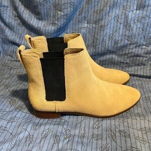 J Crew fawn suede almond toe boots with black accents 8